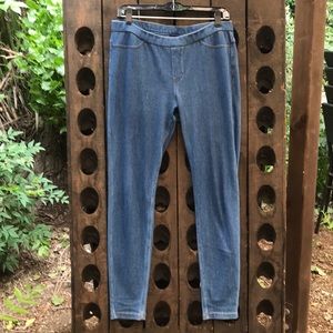 Hue pull on pants! Soft and Comfy! Like New!
